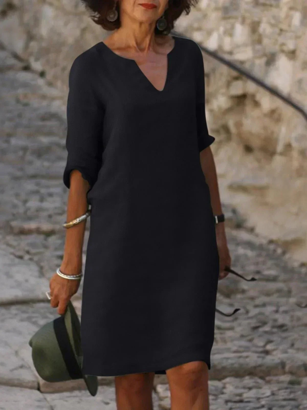 Ilona - Elegancka I Klasyczna Sukienka Z Dekoltem W Serek